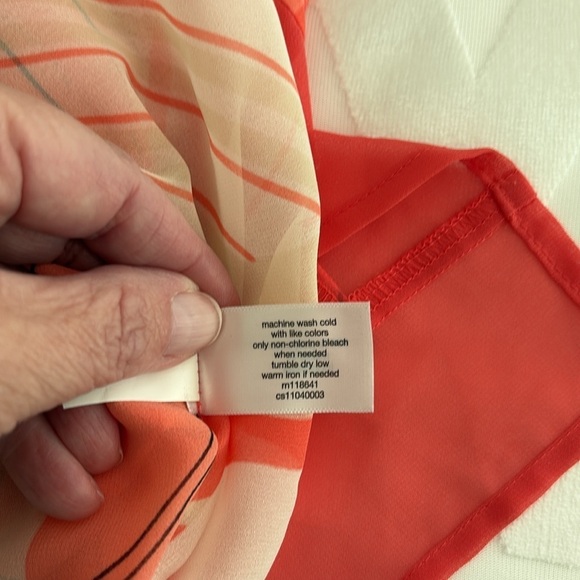 Lane Bryant Coral & Cream/Off White Geometric Asymmetrical Tunic. Size 22/24. - Picture 13 of 13